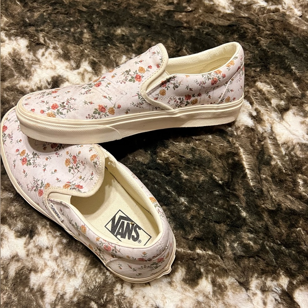 WOMENS VANS TENNIS SHOES